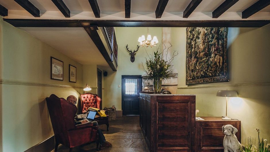 Stanton Manor Hotel & Gallery Restaurant Lobby