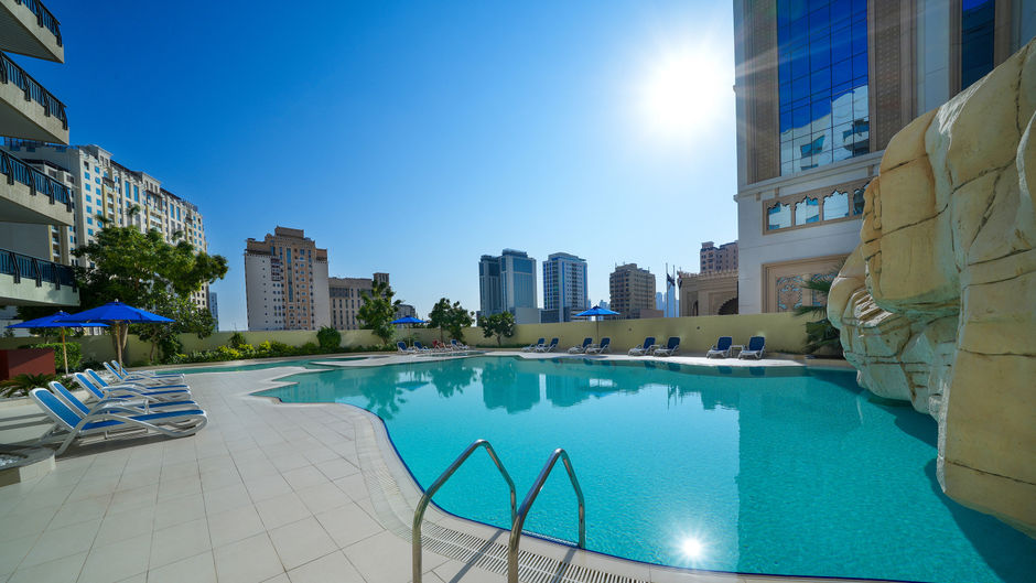 Park Apartments Dubai Pool