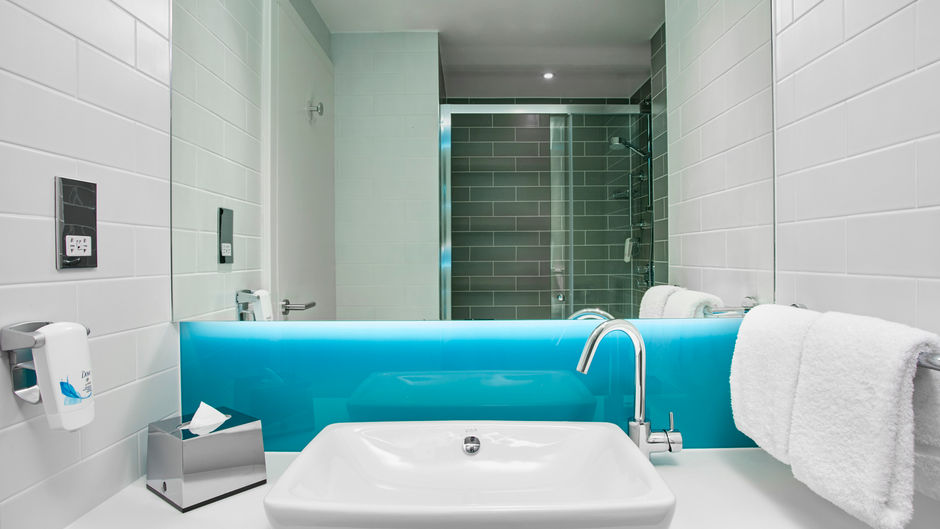 Holiday Inn Exp South A7 AS42 Room