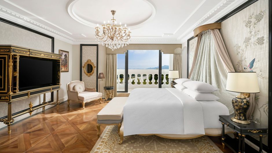 Four Points by Sheraton Lang Son Suite