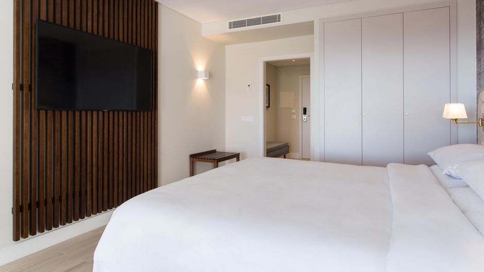 Four Points by Sheraton Sesimbra Pool