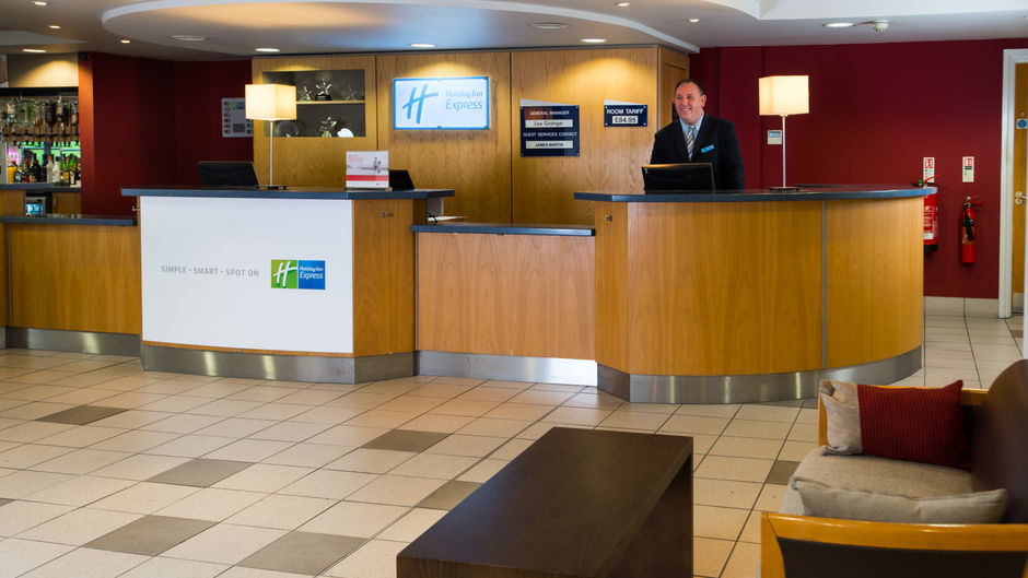 Holiday Inn Express Swansea-East Lobby