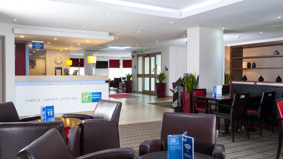 Holiday Inn Express Swindon West Lobby