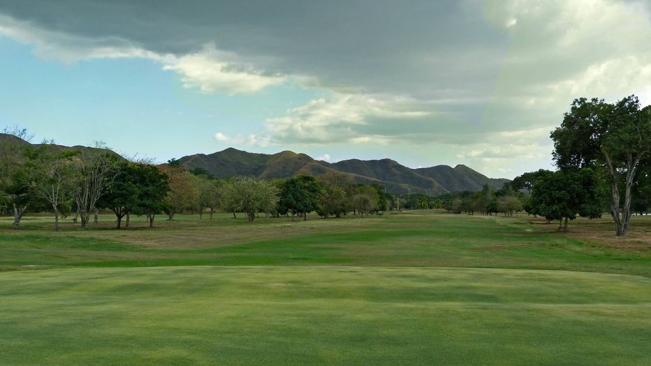Marriott Maracay Golf Resort Exterior