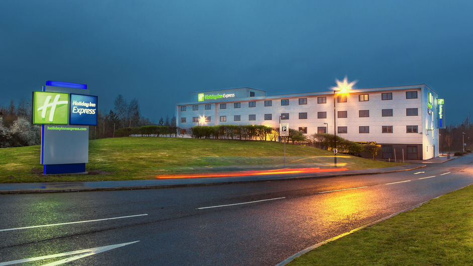 Holiday Inn Express Manchester Airport Exterior
