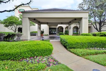 Courtyard by Marriott Dallas Market Ctr