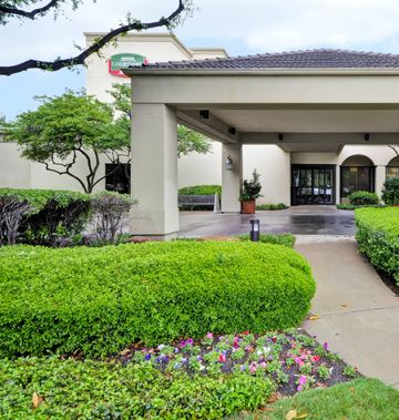 Courtyard by Marriott Dallas Market Ctr