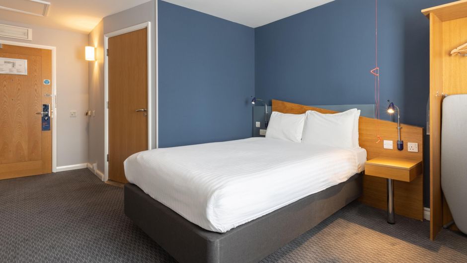 Holiday Inn Express Aberdeen City Centre Room