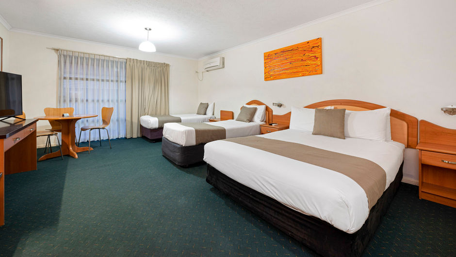 Pegasus Motor Inn and Serviced Apartment Room