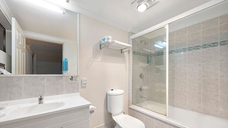 Pegasus Motor Inn and Serviced Apartment Room
