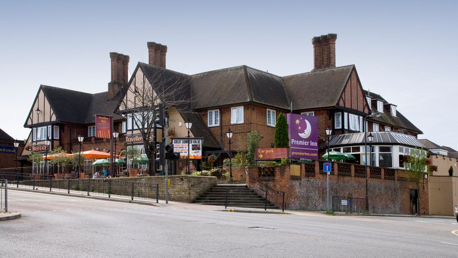 Premier Inn London Harrow Exterior