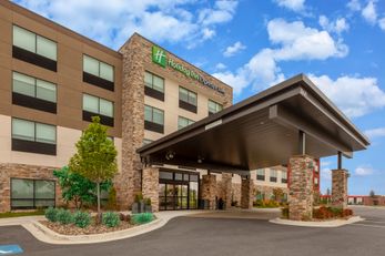 Holiday Inn Express & Suites Brunswick