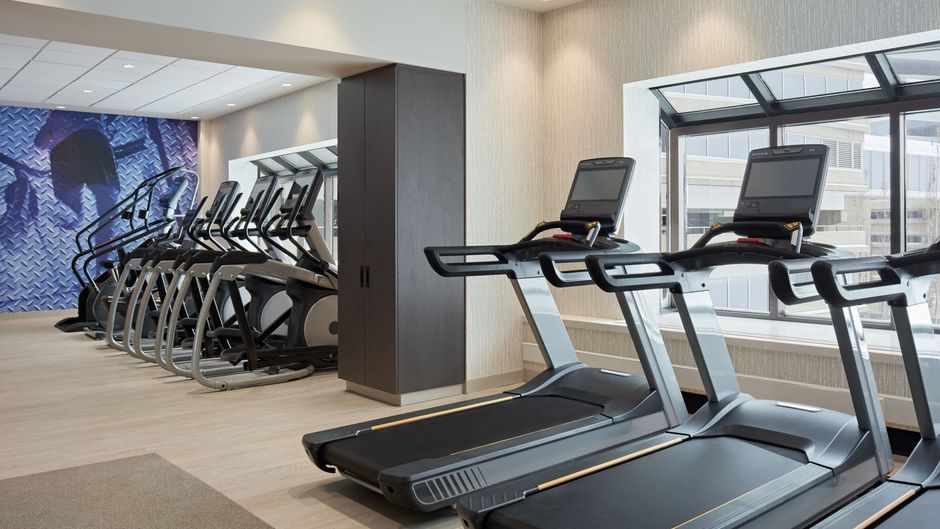Delta Hotels Calgary Airport In-Terminal Recreation