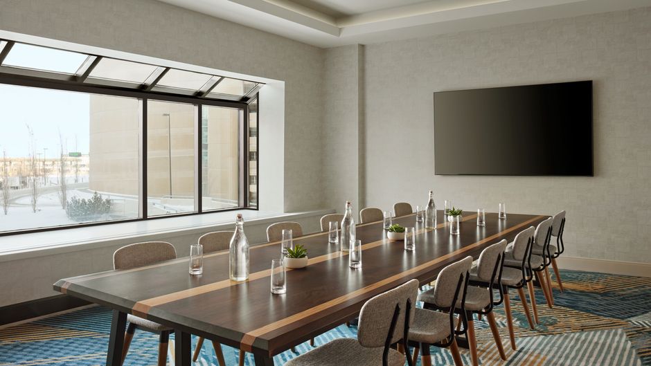 Delta Hotels Calgary Airport In-Terminal Meeting
