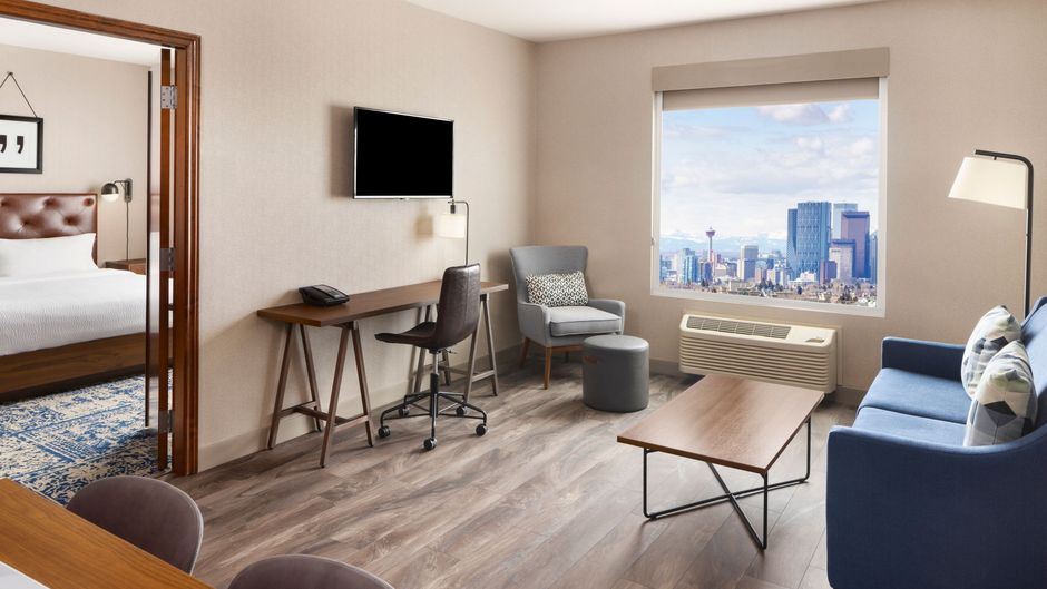 Four Points by Sheraton Calgary Airport Suite
