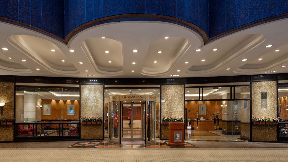 Crowne Plaza Hotel & Suites Landmark Exterior