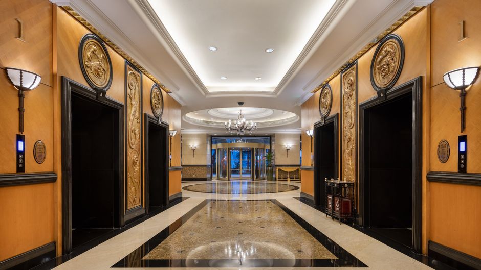 Crowne Plaza Hotel & Suites Landmark Lobby