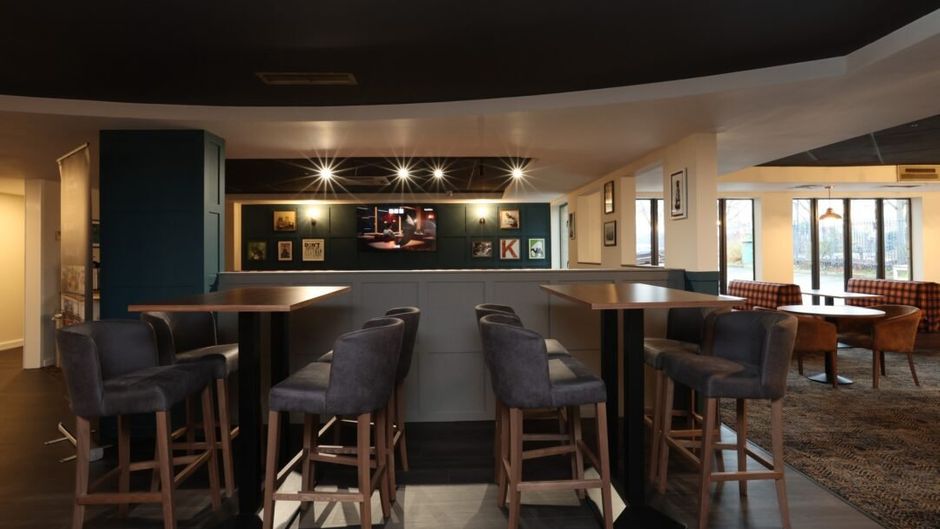Knowsley Inn & Lounge Restaurant