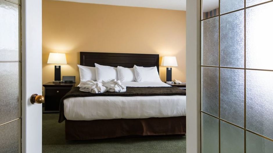 Sawridge Inn Edmonton South Suite