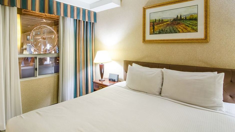 Sawridge Inn Edmonton South Suite