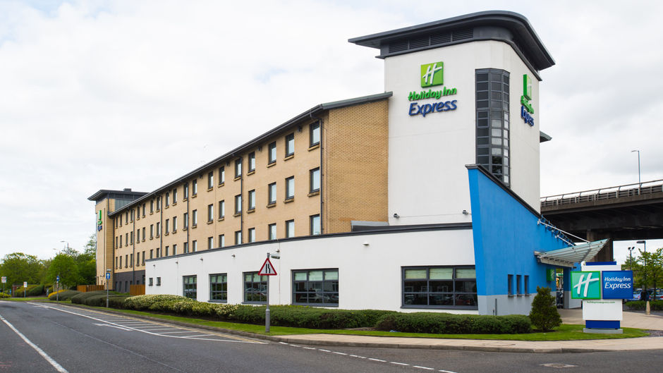 Holiday Inn Express Glasgow Airport Exterior