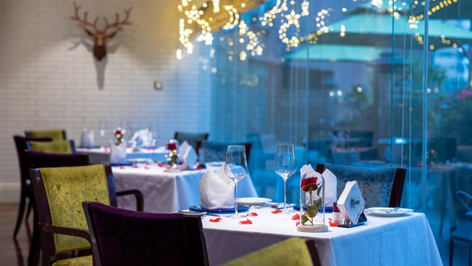 Crowne Plaza Hotel & Suites Landmark Restaurant