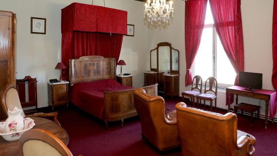 Erasmus Hotel Room