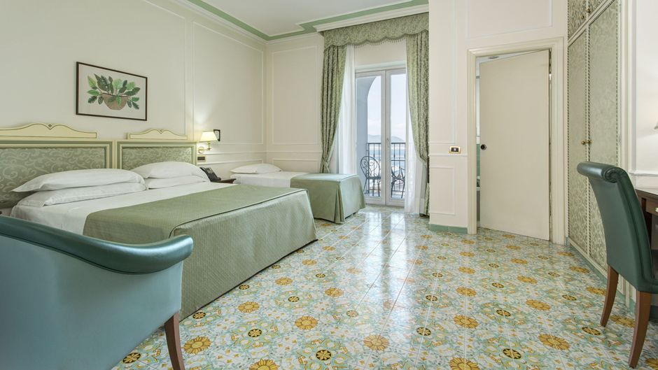 Lloyd's Baia Hotel Room