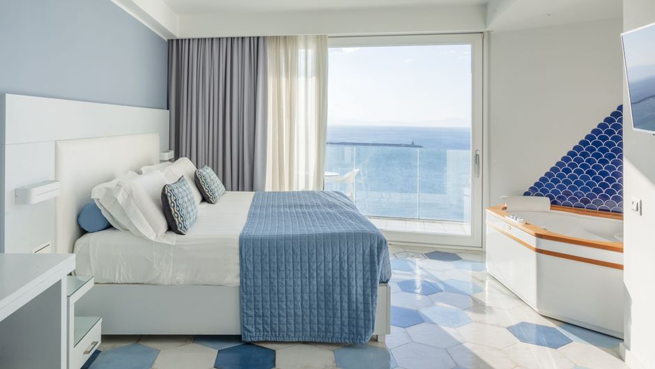 Lloyd's Baia Hotel Room