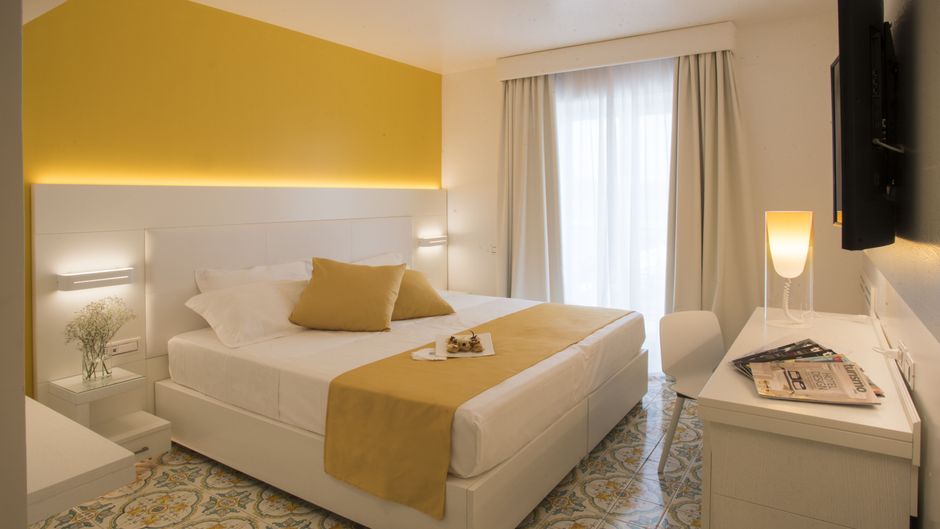 Lloyd's Baia Hotel Room