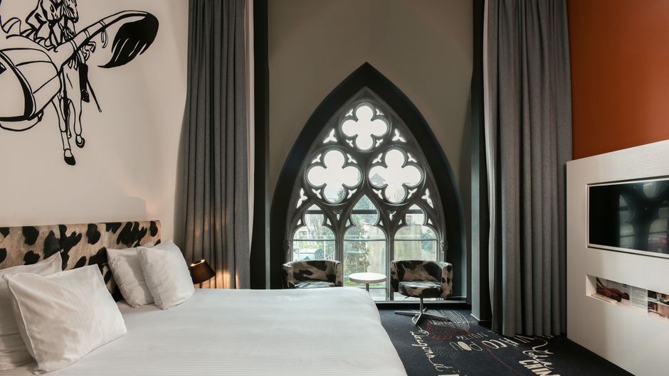 Hotel Dream, Mons Room
