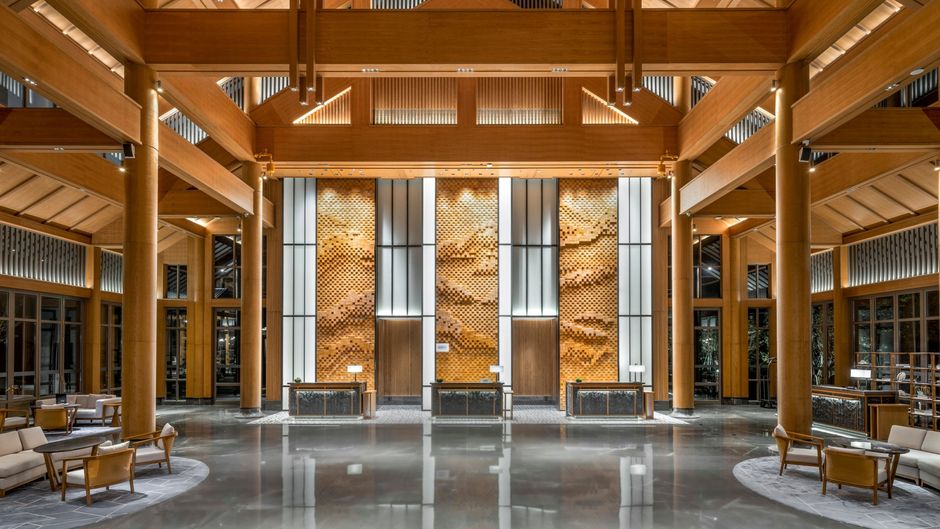 Sheraton Maoming Hot Spring Resort Lobby