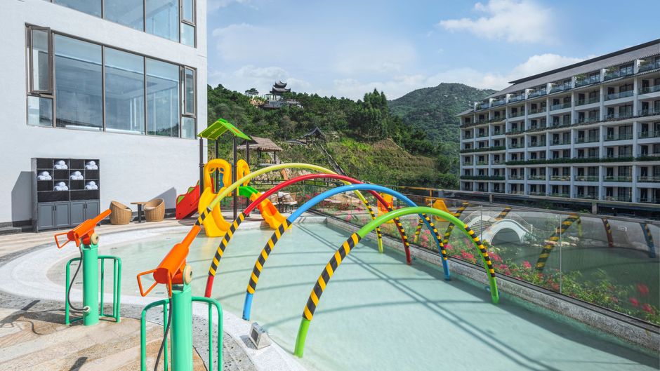 Sheraton Maoming Hot Spring Resort Pool