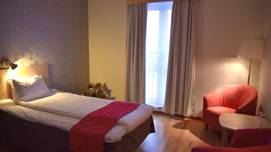 Arjang Hotel Room