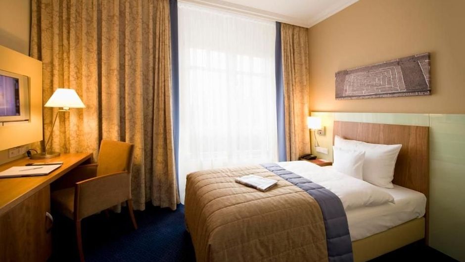 Hotel Lind Room