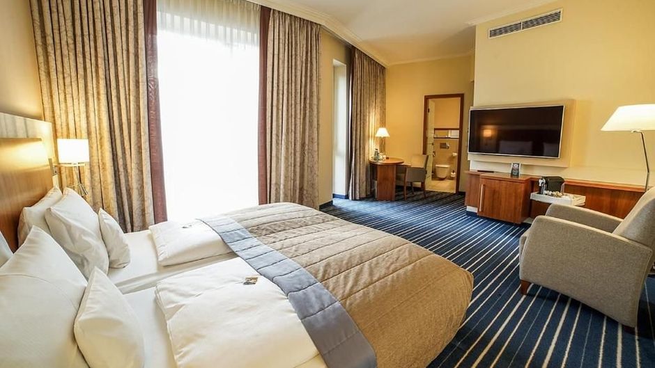 Hotel Lind Room