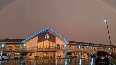 PINEMARK Inn & Suites