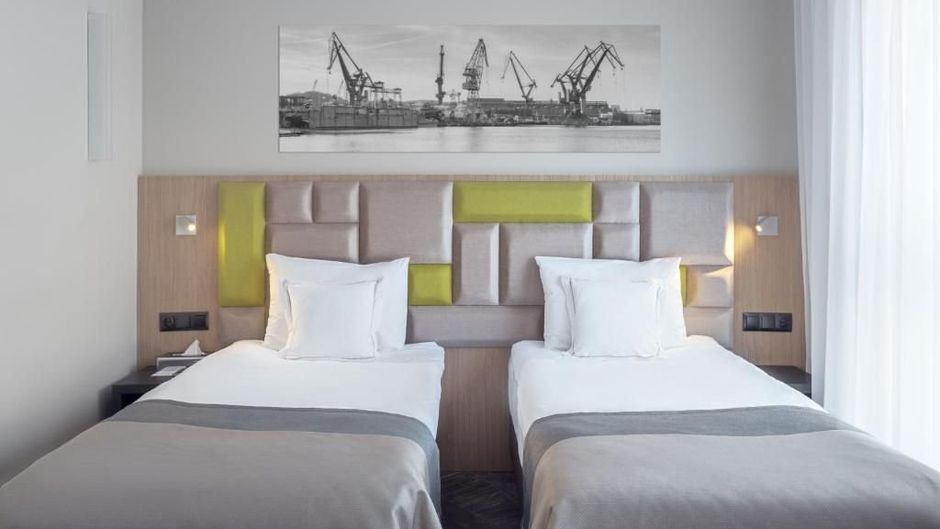 Almond Hotel Business & Spa Room