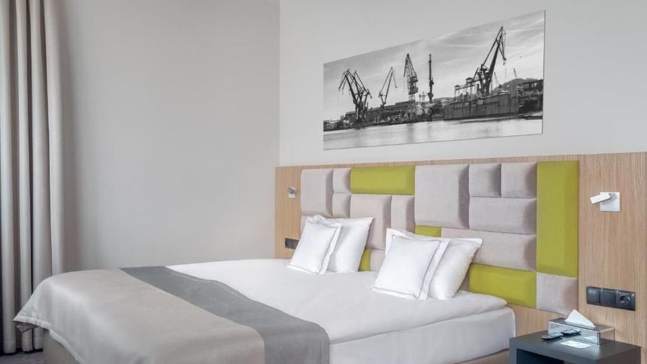Almond Hotel Business & Spa Room