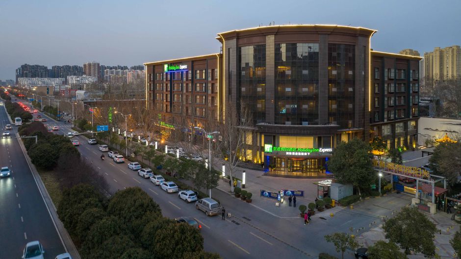 Holiday Inn Express Zhengzhou Guancheng Exterior