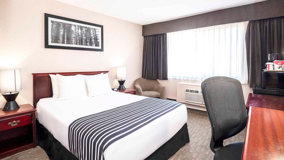 Sandman Inn Smithers Room