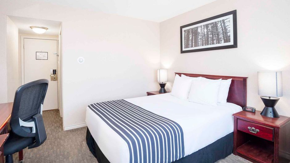 Sandman Inn Smithers Room