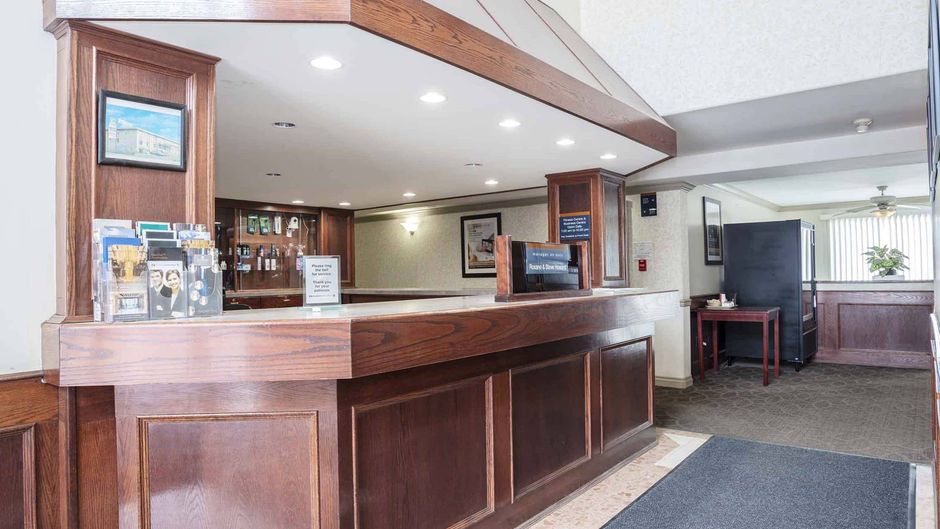 Sandman Inn Smithers Lobby