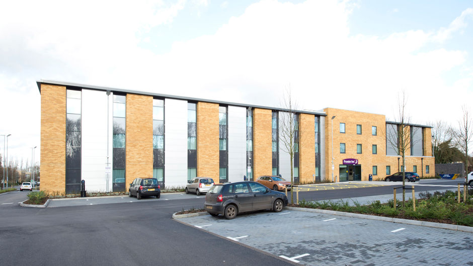 Premier Inn London Uxbridge Exterior
