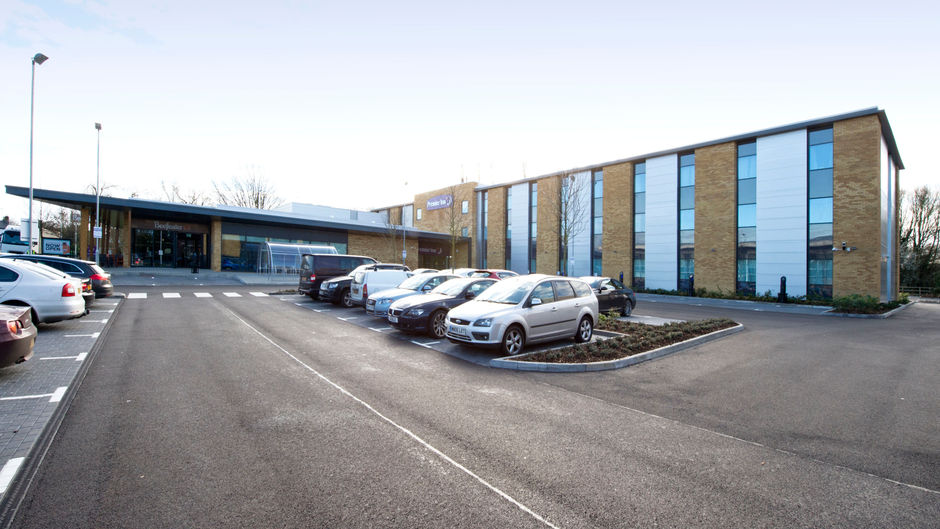 Premier Inn London Uxbridge Exterior