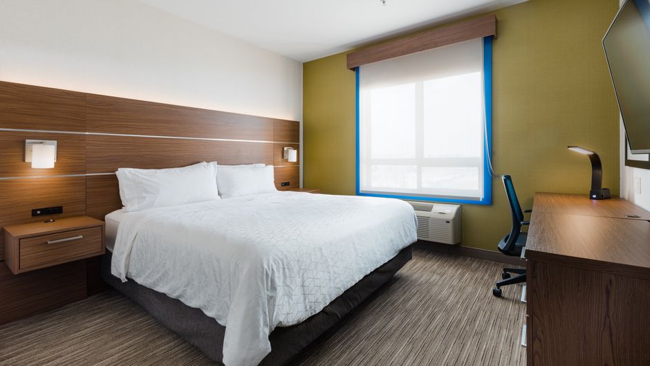 Holiday Inn Express Grande Prairie Suite
