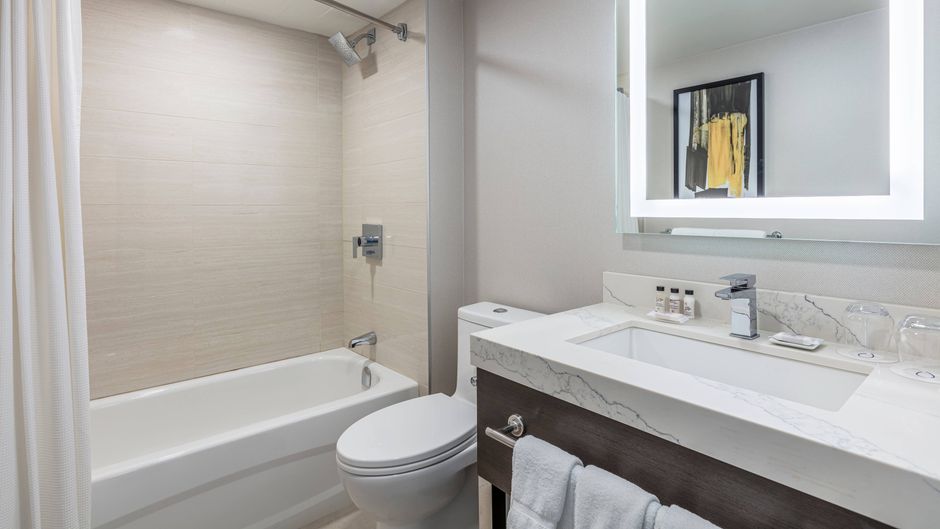 Delta Hotels Vancouver Downtown Suites Room