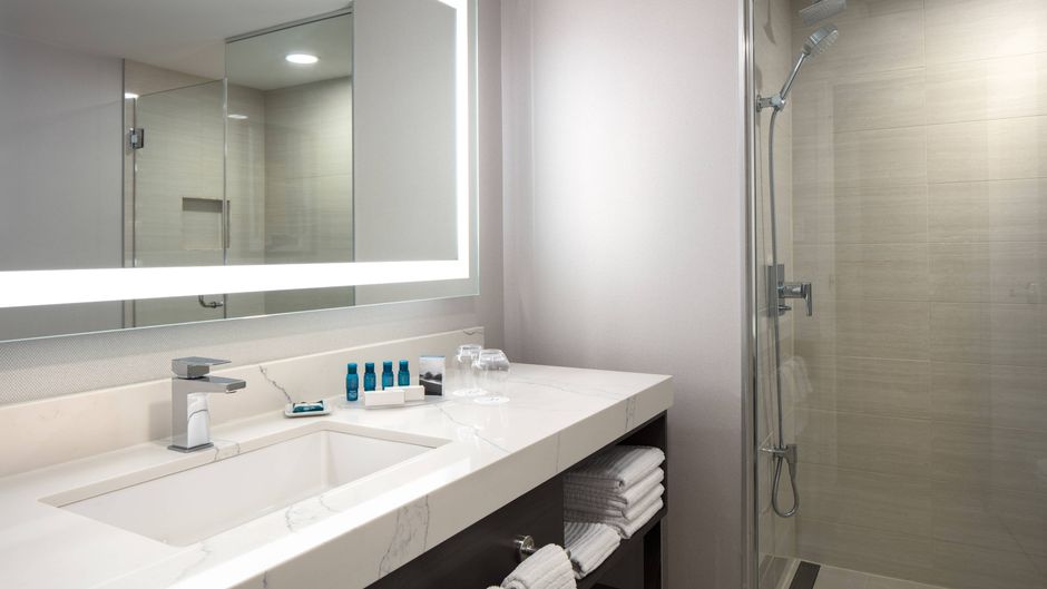 Delta Hotels Vancouver Downtown Suites Room