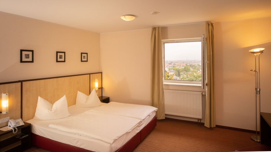 Wilder Mann Hotel Room