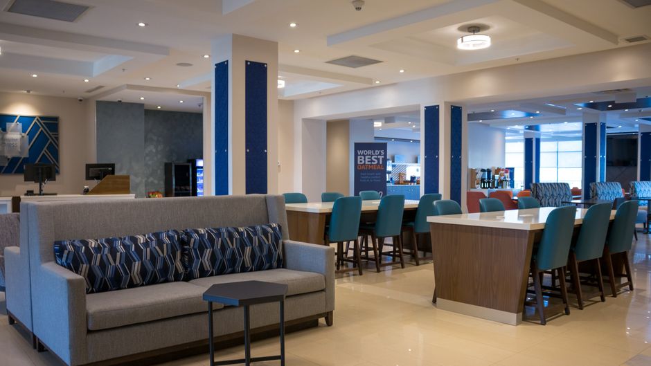 Holiday Inn Express Hotel & Sts Kingston Lobby